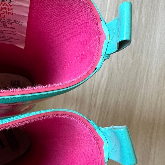 Hatley Girl”s Pink Llama Clastic Rain Boots with Teal Trim - Picture 12 of 15